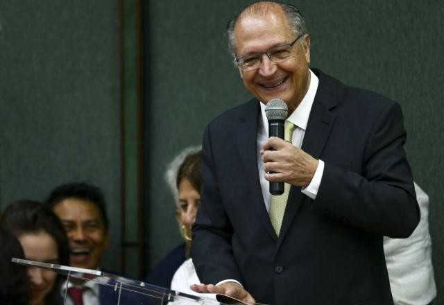 Imagem da noticia Ao vivo: Geraldo Alckmin toma posse como ministro do Desenvolvimento