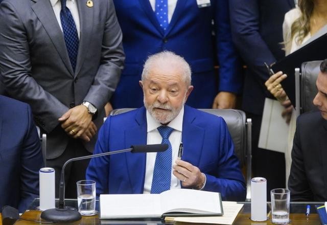 Imagem da noticia Após intensa varredura da PF, Lula começa a despachar do Planalto