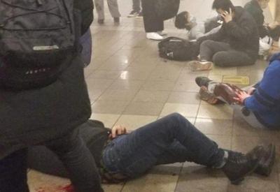 Várias pessoas são baleadas em estação de metrô em Nova York Várias pessoas são baleadas em estação de metrô em Nova York