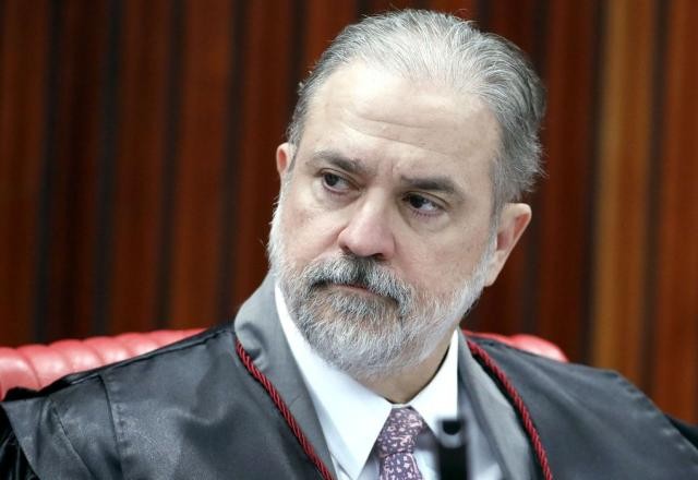 Imagem da noticia Oposição convocará Aras se não houver "encaminhamento concreto" após CPI