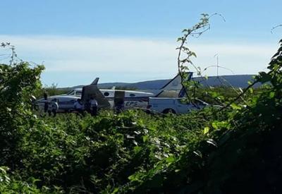 Bahia: Avião com vacinas bate em jumento na pista de aeródromo Bahia: Avião com vacinas bate em jumento na pista de aeródromo