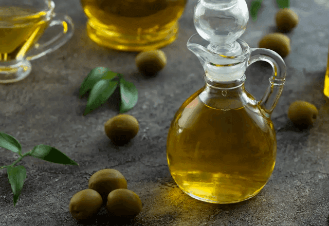 Anvisa proíbe venda de duas marcas de azeite no Brasil Anvisa proíbe venda de duas marcas de azeite no Brasil