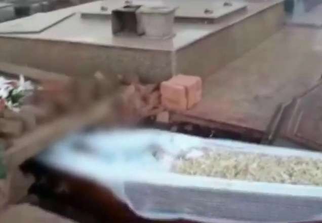 Imagem da noticia Bandidos deixam corpo de idoso exposto após assalto em cemitério de SP
