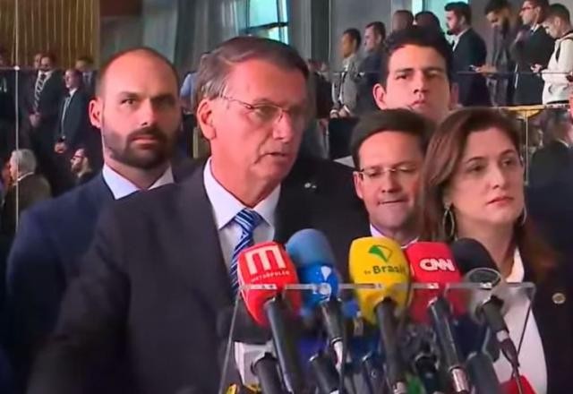 Imagem da noticia Bolsonaro diz que cumprirá "todos os mandamentos da Constituição"