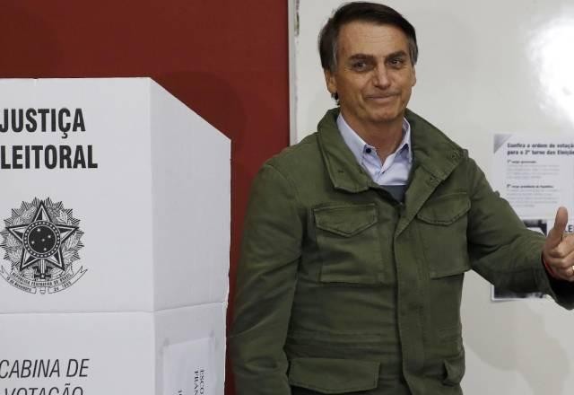 Imagem da noticia Bolsonaro volta a exigir respostas do TSE sobre eleições