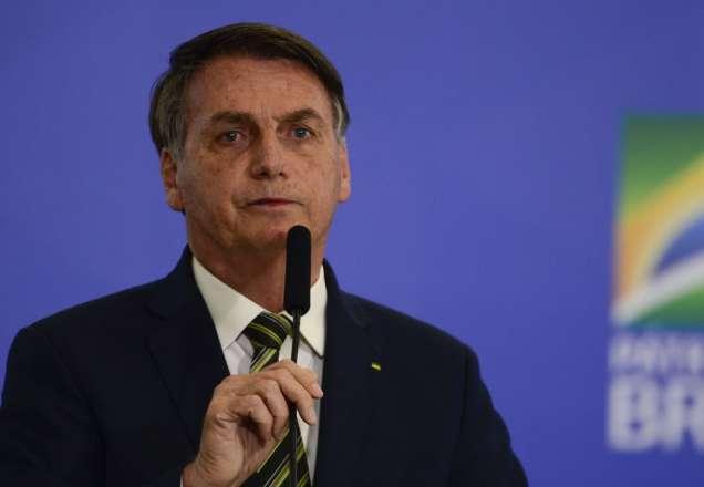 Bolsonaro critica governadores que não aderiram a decreto de salões e academias Bolsonaro critica governadores que não aderiram a decreto de salões e academias