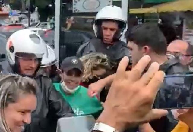 Imagem da noticia Bolsonaro passeia de moto e visita feira no DF neste sábado