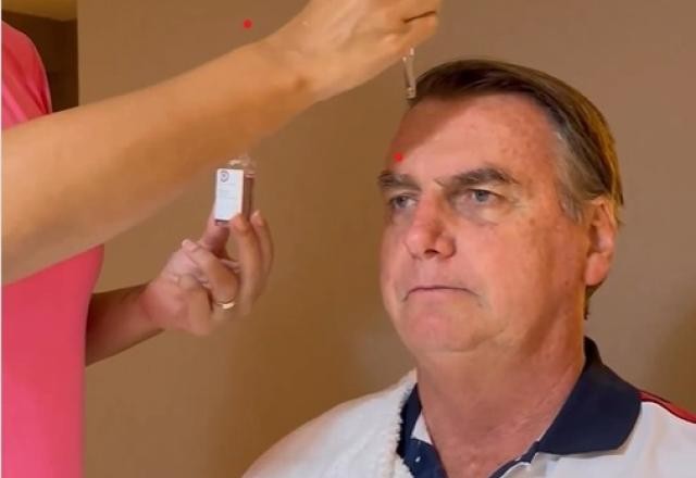 Imagem da noticia Bolsonaro participa de "publi" de Michelle em rede social