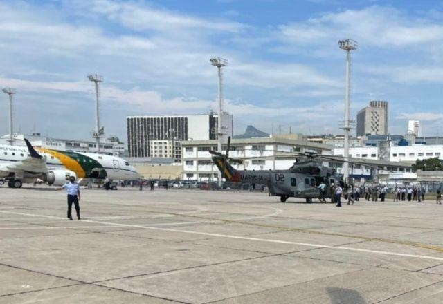 Imagem da noticia Bolsonaro participa de treinamento da Marinha com lançamento de míssil em alto-mar