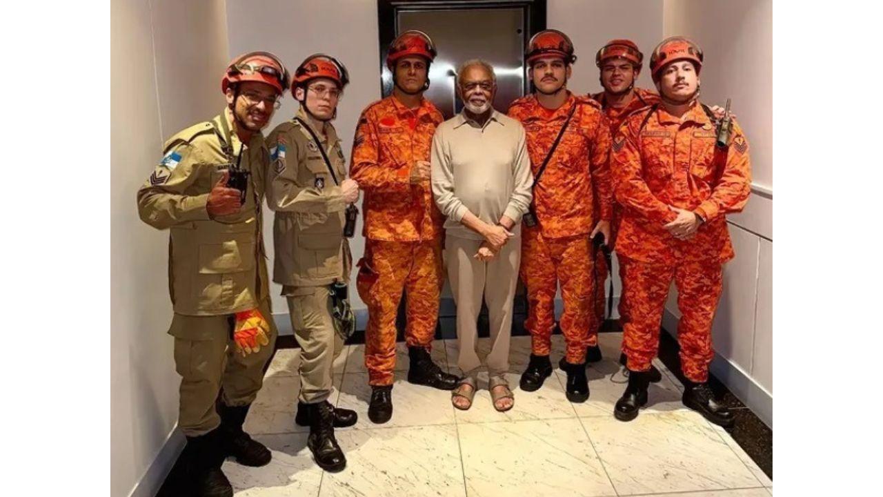 Gilberto Gil é resgatado após ficar preso em elevador no RJ Gilberto Gil é resgatado após ficar preso em elevador no RJ