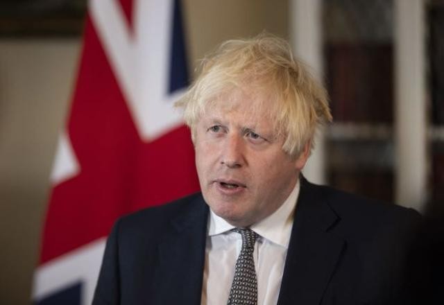 Imagem da noticia Boris Johnson diz que não vai recorrer à "imigração descontrolada" no Reino Unido