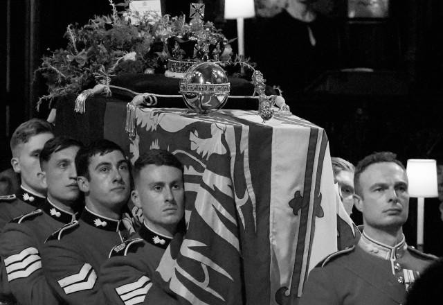 Imagem da noticia Rainha Elizabeth II é sepultada em cerimônia restrita à família real