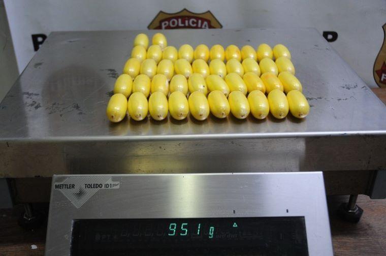 PF prende 4 passageiros que engoliram cápsulas com cocaína e tentaram viajar para a França PF prende 4 passageiros que engoliram cápsulas com cocaína e tentaram viajar para a França