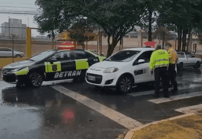 VÍDEO: candidato sem CNH é flagrado dirigindo até o Detran para fazer prova teórica no DF VÍDEO: candidato sem CNH é flagrado dirigindo até o Detran para fazer prova teórica no DF