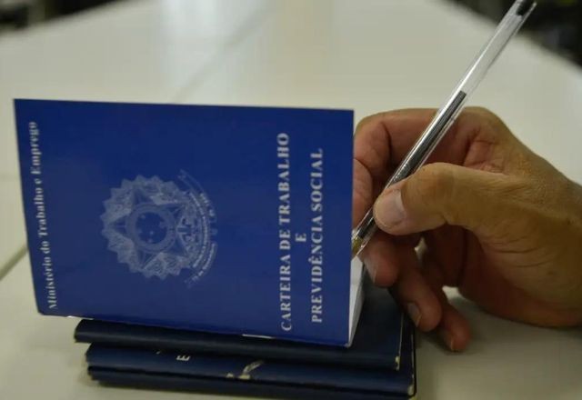 Imagem da noticia Brasil cria 232 mil vagas de emprego com carteira assinada em agosto