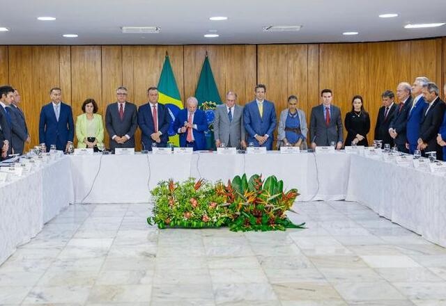Imagem da noticia Em reunião, Lula pede 1 minuto de silêncio por vítimas em creche de SC