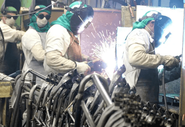 Imagem da noticia Produção da indústria brasileira cai 0,4% em setembro, mostra IBGE