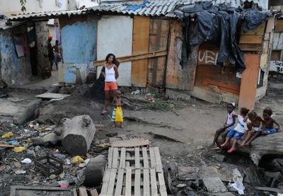 Mais pobres perdem um terço da renda com pandemia e ricos apenas 3% Mais pobres perdem um terço da renda com pandemia e ricos apenas 3%