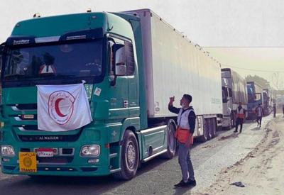 Israel proíbe a entrada de caminhões de ajuda humanitária em Gaza Israel proíbe a entrada de caminhões de ajuda humanitária em Gaza