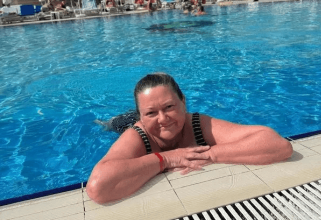 Imagem da noticia Mulher de 53 anos morre na Inglaterra após tomar injeção de R$ 139 para emagrecer