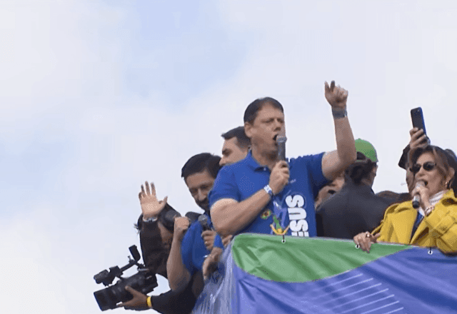 Marcha para Jesus vira palco para presidenciáveis em SP Marcha para Jesus vira palco para presidenciáveis em SP