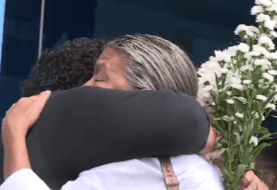 Jovem morta na Linha Amarela é sepultada no Rio sob forte comoção: 'A gente não acredita ainda' Jovem morta na Linha Amarela é sepultada no Rio sob forte comoção: 'A gente não acredita ainda'