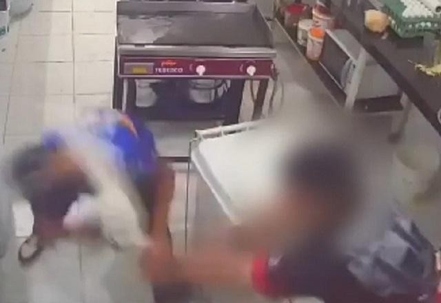 Imagem da noticia Cozinheiro agride bandido com rolo de macarrão durante assalto