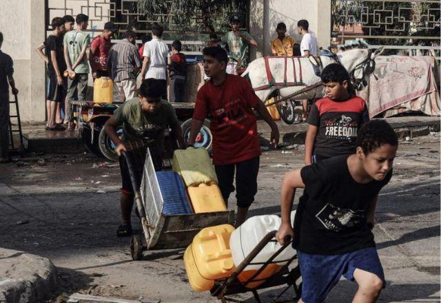 "Colapso iminente em Gaza": agências da ONU alertam para falta de suprimentos no enclave palestino "Colapso iminente em Gaza": agências da ONU alertam para falta de suprimentos no enclave palestino