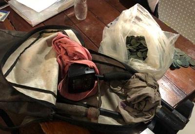 PF apreende moedas antigas encontradas por escavadores ilegais PF apreende moedas antigas encontradas por escavadores ilegais