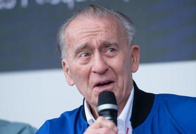 Walter Cunningham, último sobrevivente da Apollo 7, morre aos 90 anos Walter Cunningham, último sobrevivente da Apollo 7, morre aos 90 anos
