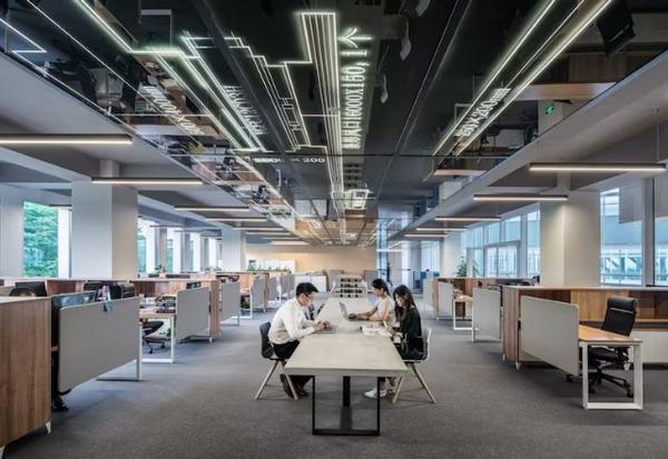 Imagem da notícia: Qual a diferença entre crescimento horizontal e vertical na expansão dos negócios?