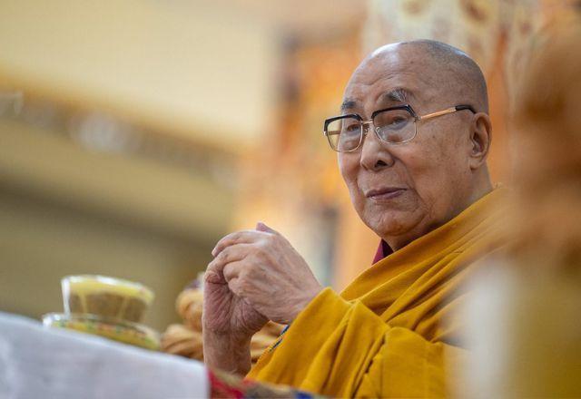 Dalai Lama completa 90 anos em meio a disputa pela escolha de seu sucessor Dalai Lama completa 90 anos em meio a disputa pela escolha de seu sucessor