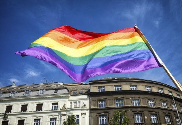 Imagem da noticia UE leva Hungria a tribunal por lei contra comunidade LGBTQIA+