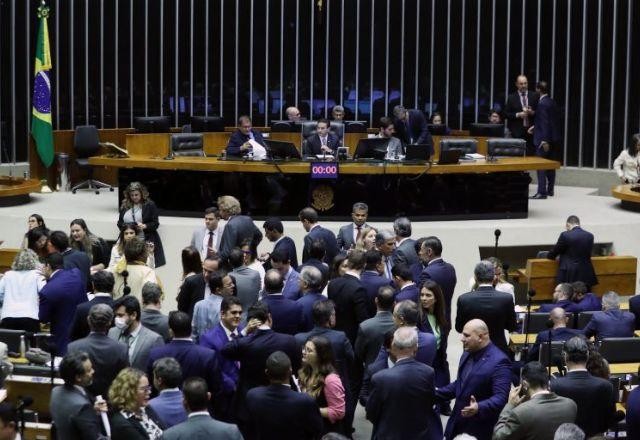Imagem da noticia Câmara aprova projeto que suspende trechos de decretos sobre saneamento