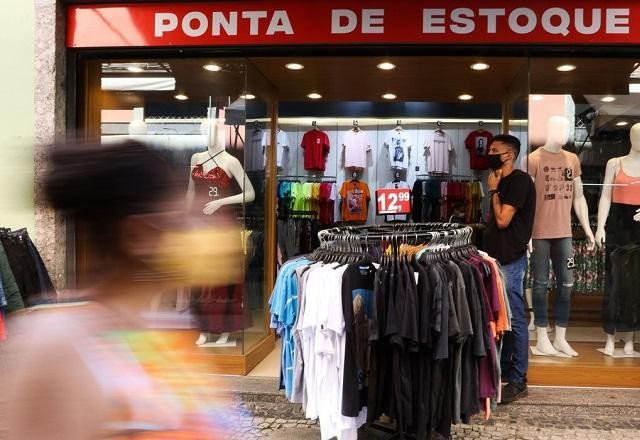 Imagem da noticia Intenção de contratação para fim de ano bate recorde, diz CNC