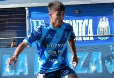 Jogador argentino de 18 anos morre durante cirurgia no joelho Jogador argentino de 18 anos morre durante cirurgia no joelho