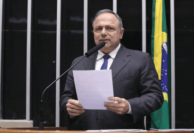 Câmara aprova projeto que permite ao governo ampliar gastos com defesa em até R$ 3 bilhões fora do teto Câmara aprova projeto que permite ao governo ampliar gastos com defesa em até R$ 3 bilhões fora do teto