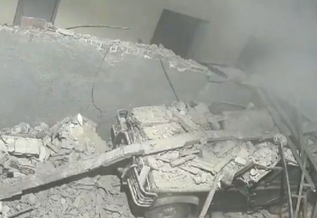 Imagem da noticia Casa desaba matando uma mulher e deixando um homem ferido no Rio de Janeiro