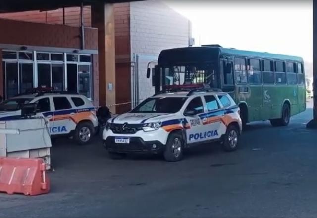 Imagem da noticia Quadrilha invade empresa de ônibus e faz funcionários reféns em MG