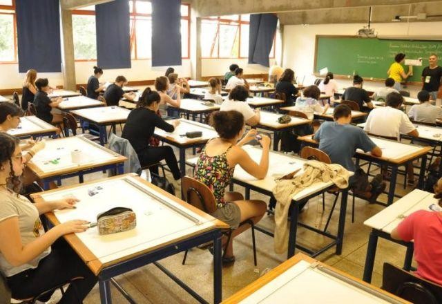 Imagem da noticia Comissão discute cobrança de mensalidade por universidades públicas