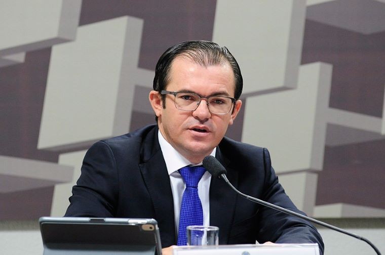 Imagem da noticia Número 2 do Ministério de Minas e Energia, Efrain Cruz é exonerado