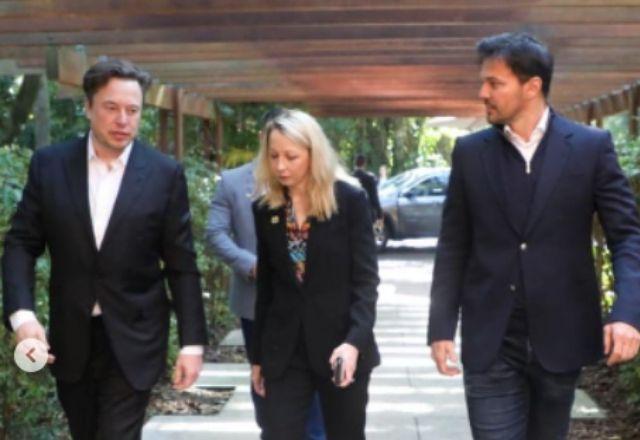 Bilionário Elon Musk desembarca no Brasil Bilionário Elon Musk desembarca no Brasil
