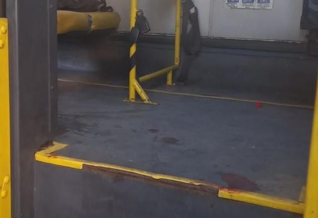 Imagem da noticia Passageiro é baleado e bandido morre em tentativa de assalto a ônibus