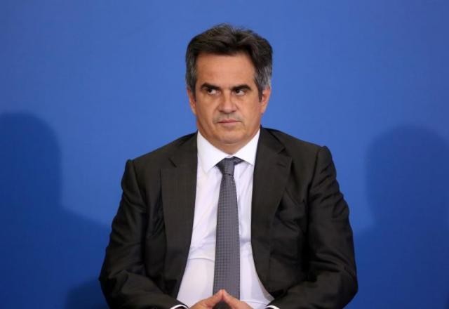 Imagem da noticia PF investiga R$ 14 milhões enviados de fundo da Refit a empresa de família de Ciro Nogueira