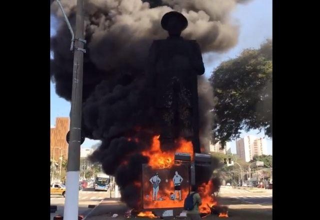 Imagem da noticia Suspeito por ajudar a incendiar estátua de Borba Gato é preso em São Paulo