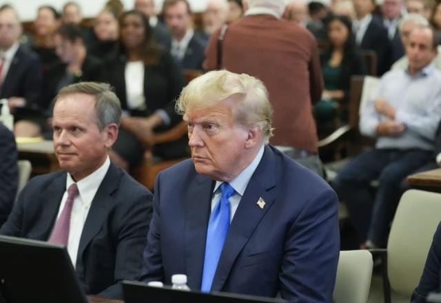 Imagem da noticia Advogados e promotores concluem seleção de júri para julgamento de Trump em NY