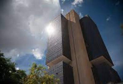 Copom eleva taxa de juros da economia para 13,25% ao ano Copom eleva taxa de juros da economia para 13,25% ao ano