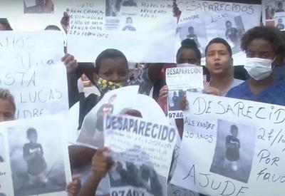 Famílias de meninos desaparecidos protestam e cobram agilidade Famílias de meninos desaparecidos protestam e cobram agilidade