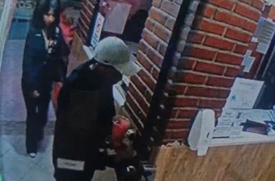 Jovem de 18 anos é morta a facadas em hotel de São Paulo; suspeito fugiu do local Jovem de 18 anos é morta a facadas em hotel de São Paulo; suspeito fugiu do local