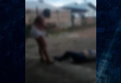 Vídeo: filha agride e deixa a própria mãe desacordada Vídeo: filha agride e deixa a própria mãe desacordada